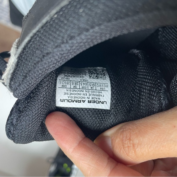 Under Armour basketball sneakers men’s 10.5 women’s 12 black with camo - Picture 8 of 10